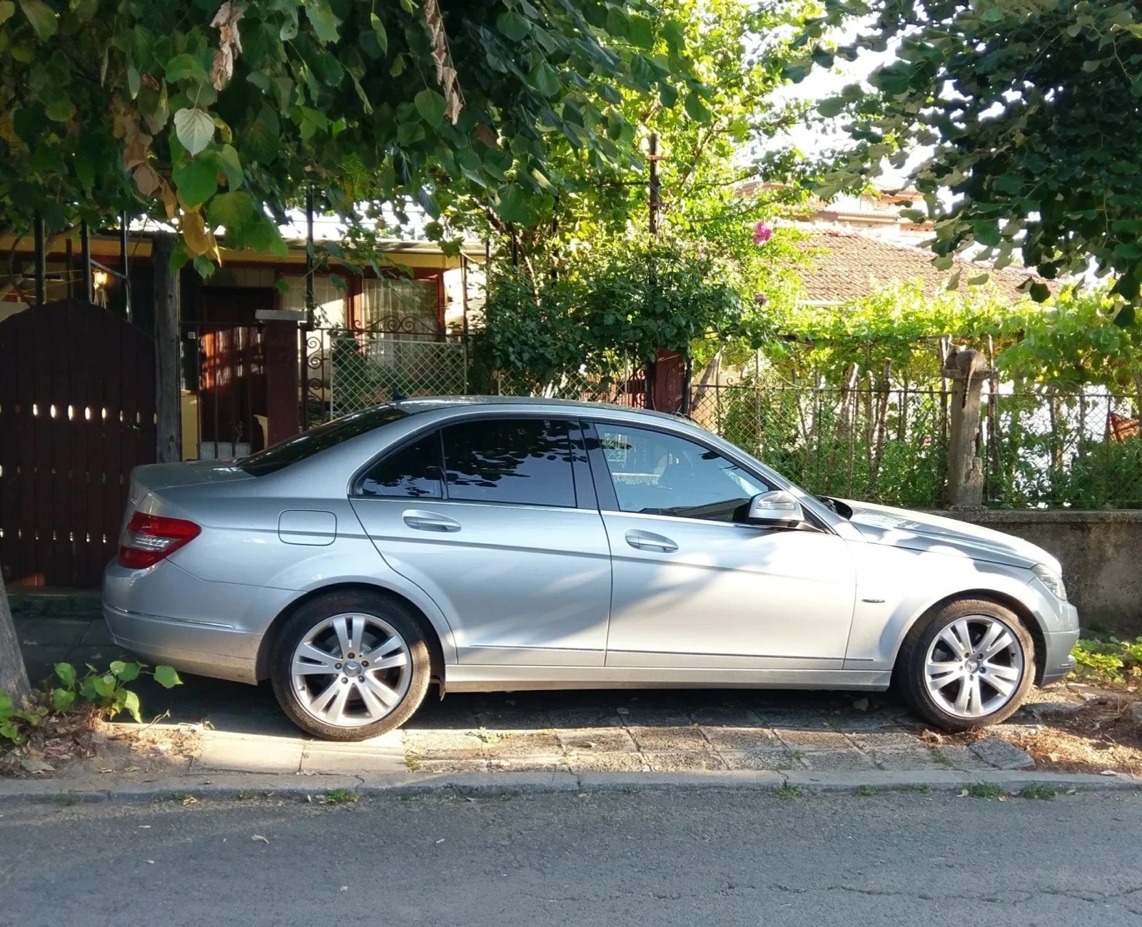 Mercedes-Benz C 220, снимка 10 - Автомобили и джипове - 53514154