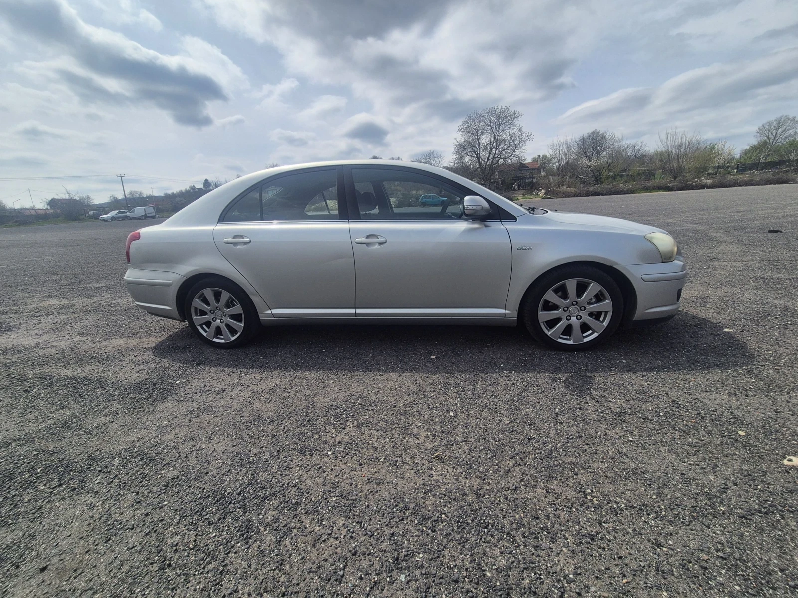 Toyota Avensis 2.2, снимка 2 - Автомобили и джипове - 54182650