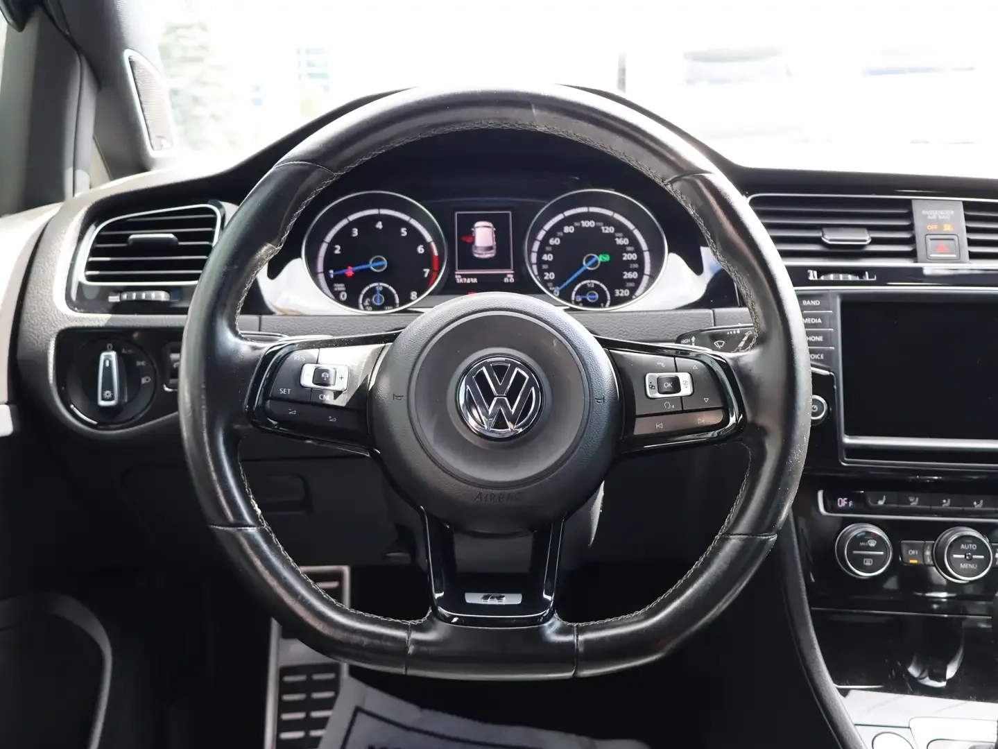 VW Golf R| От Дилърство| На Лизинг от 250Евро/месец, снимка 9 - Автомобили и джипове - 54450725
