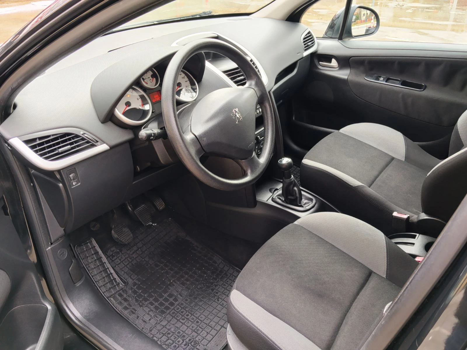 Peugeot 207, снимка 9 - Автомобили и джипове - 54606845