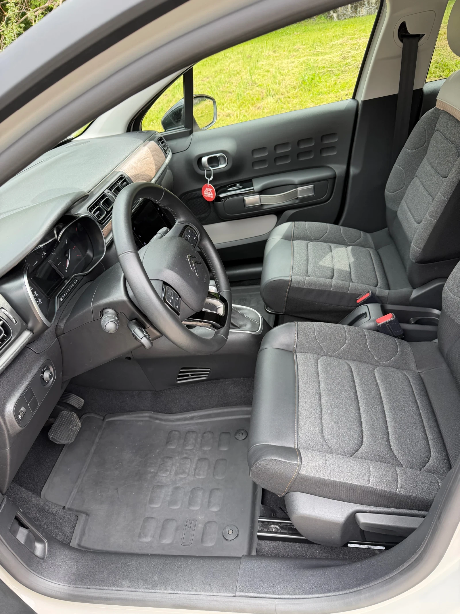 Citroen C3 PURETECH automatic, снимка 9 - Автомобили и джипове - 54745315