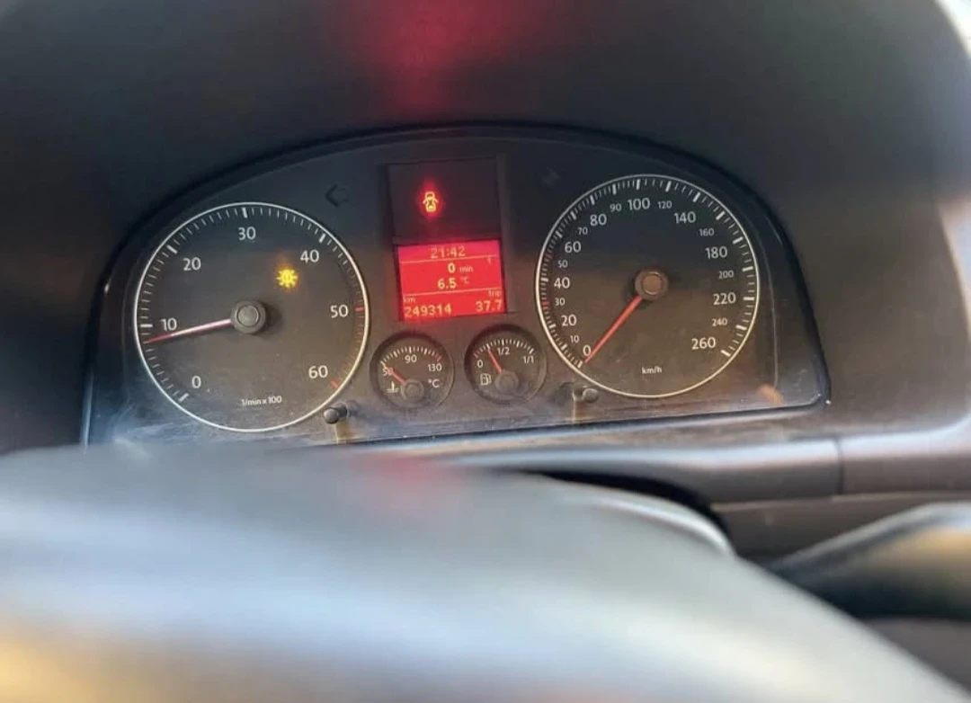 VW Touran, снимка 3 - Автомобили и джипове - 54878400
