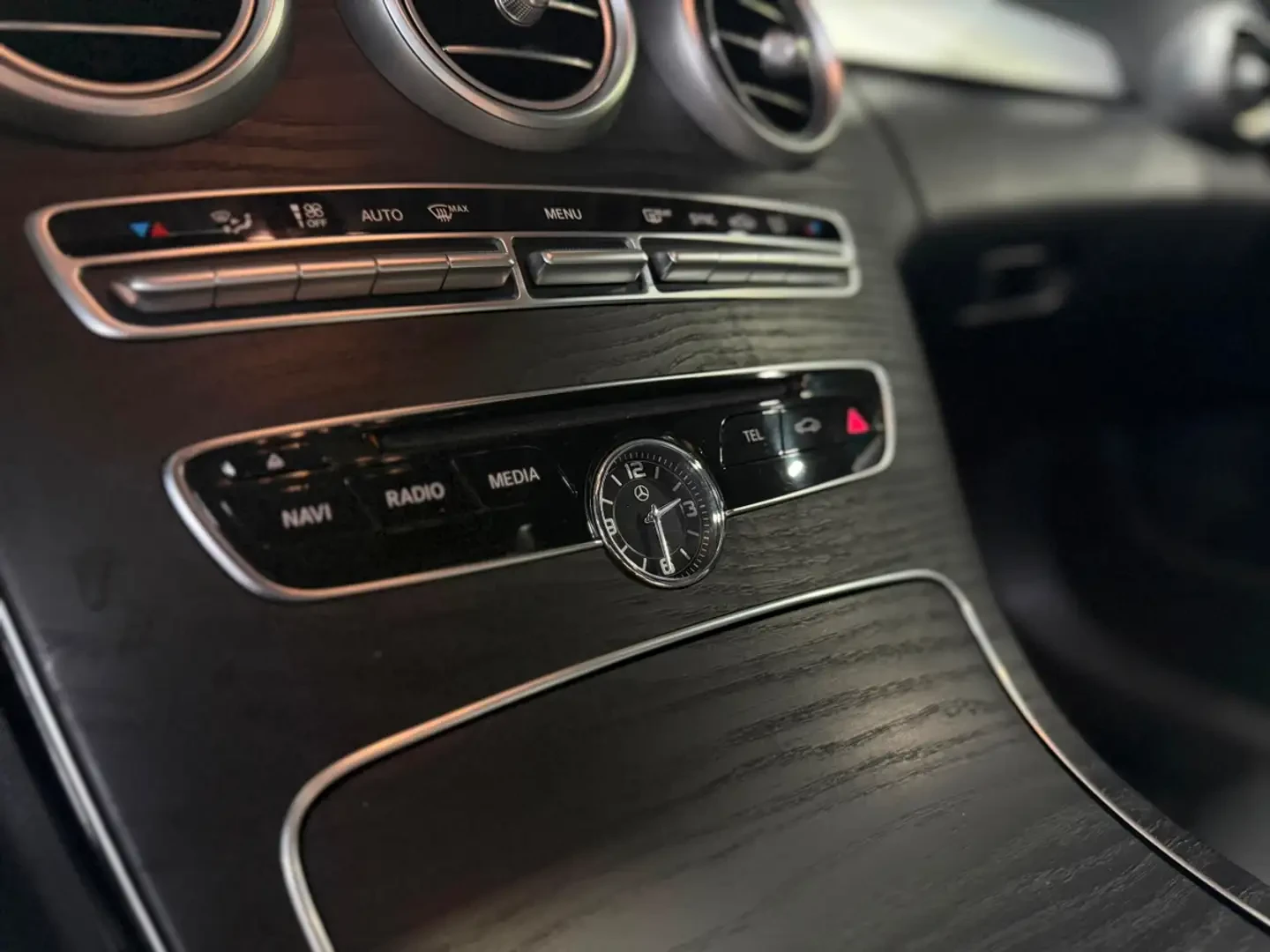 Mercedes-Benz C 300 4MATIC/AMG LINE/PANORAMA/360CAM/BURMESTER, снимка 10 - Автомобили и джипове - 55265299