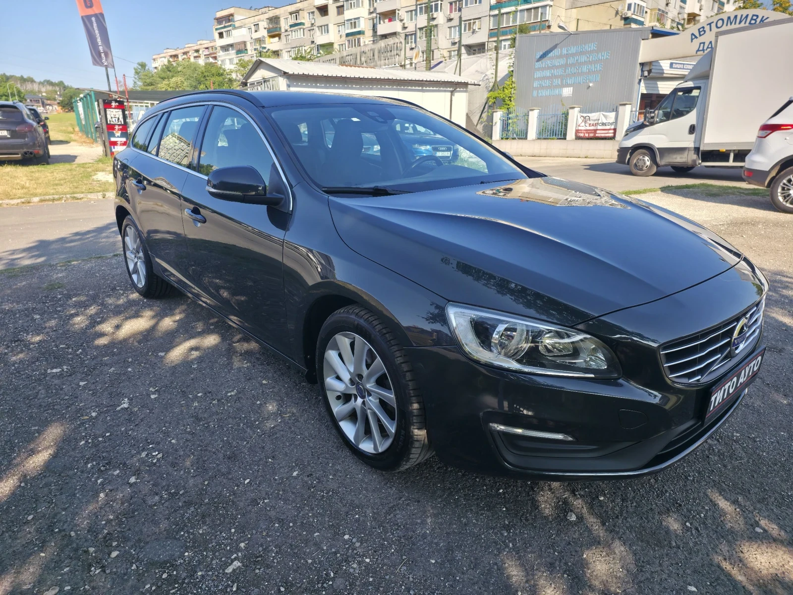 Volvo V60 2.0D/150КС/ПЪЛНА СЕРВИЗНА ИСТОРИЯ/ТОП СЪСТОЯНИЕ/, снимка 2 - Автомобили и джипове - 55290513