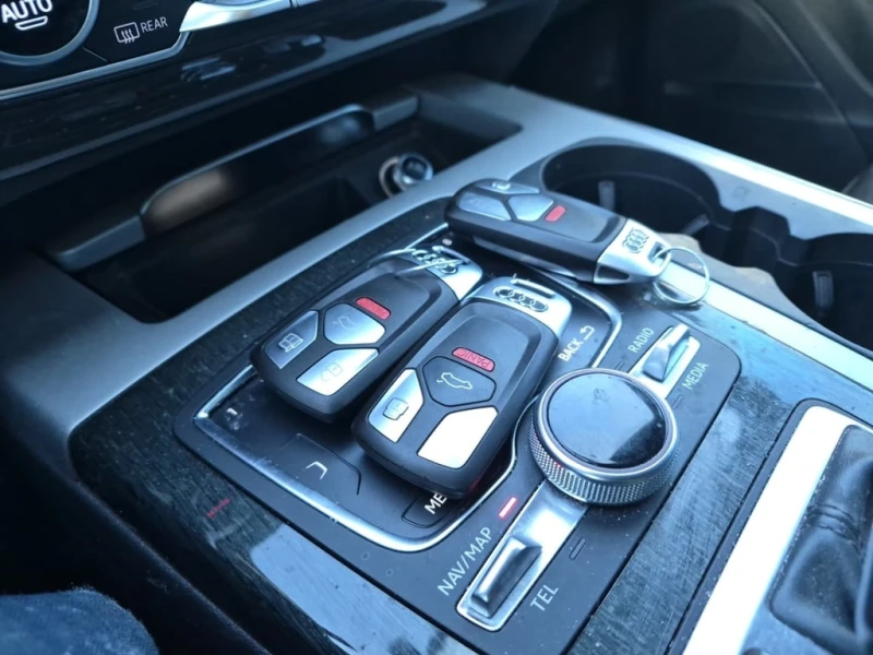 Audi Q7 TECHNIK/ДИСТРОНИК/ПОДГРЕВ/ОБДУХ/3 КЛЮЧА/4+ ГУМИ, снимка 6 - Автомобили и джипове - 53469341