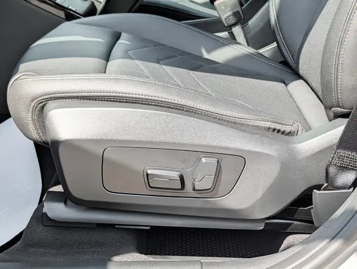 BMW X1 * xDrive28i Pano Roof Heated Seats / Steering * CA, снимка 13 - Автомобили и джипове - 55203621