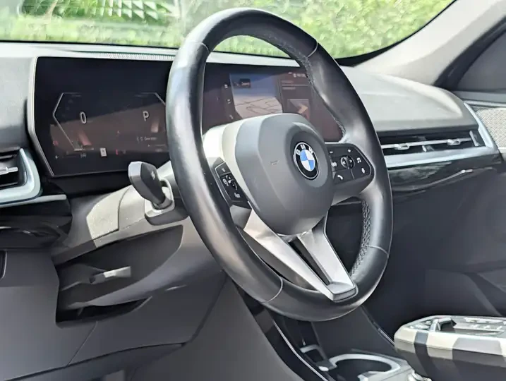 BMW X1 * xDrive28i Pano Roof Heated Seats / Steering * CA, снимка 11 - Автомобили и джипове - 55203621