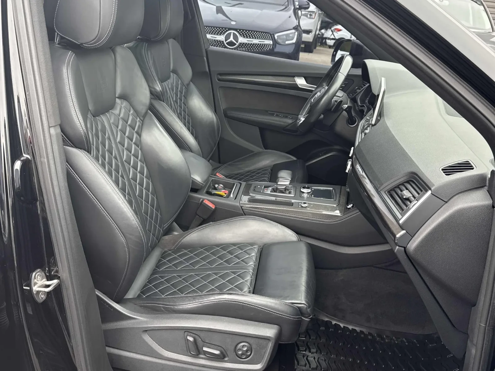 Audi SQ5 CARFAX * АВТО КРЕДИТ * ПРОГНОЗНА ЦЕНА ДО БГ * , снимка 8 - Автомобили и джипове - 54623634