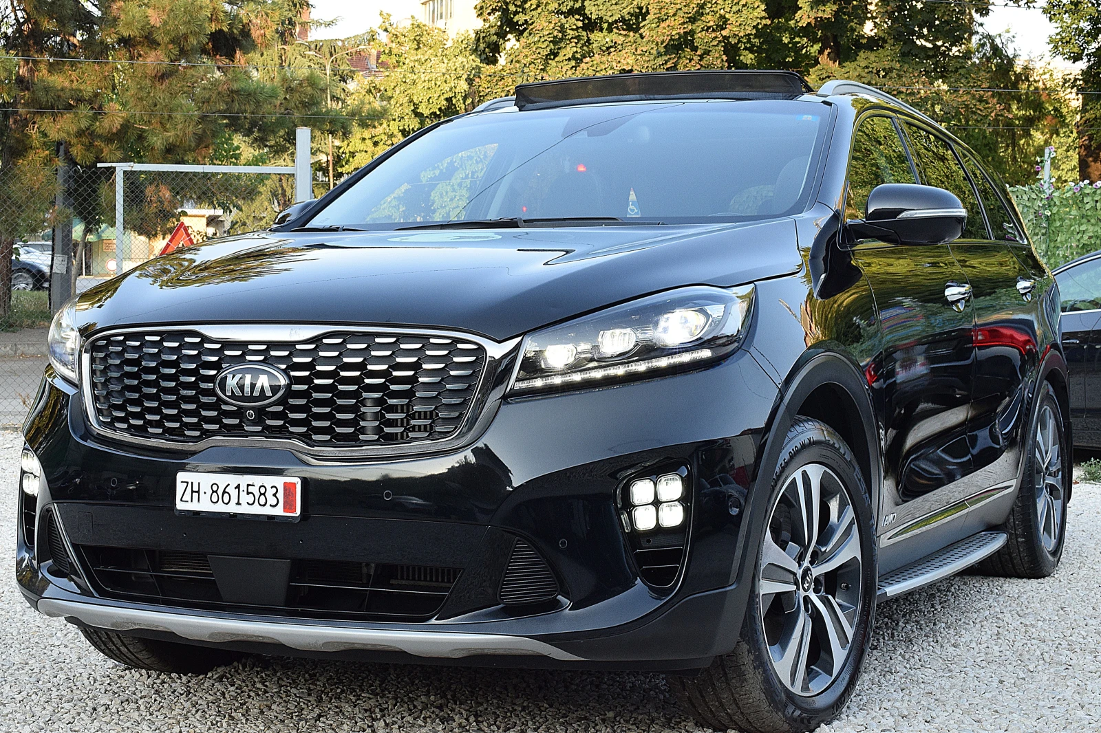 Kia Sorento 2.2ШВЕЙЦАРИЯ-7МЕСТА/ДИСТРОНИК/КОЖА/НАВИ/LANE ASSIS, снимка 3 - Автомобили и джипове - 55791711