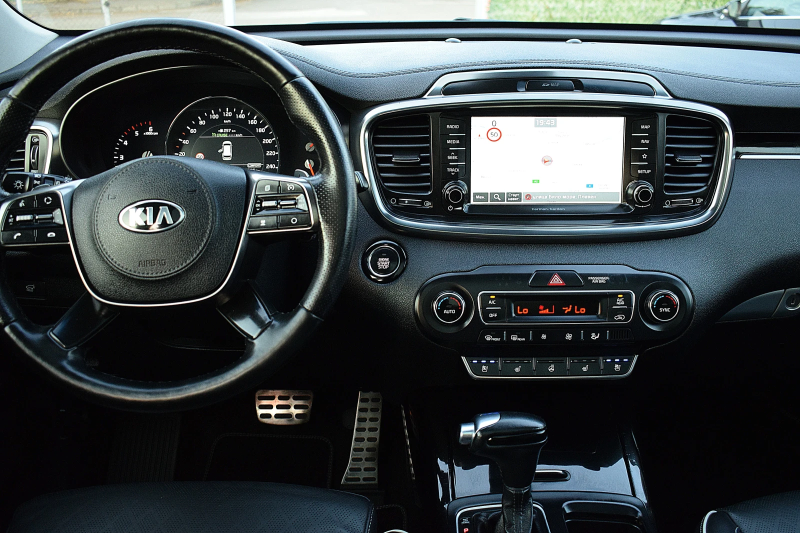 Kia Sorento 2.2ШВЕЙЦАРИЯ-7МЕСТА/ДИСТРОНИК/КОЖА/НАВИ/LANE ASSIS, снимка 13 - Автомобили и джипове - 55791711