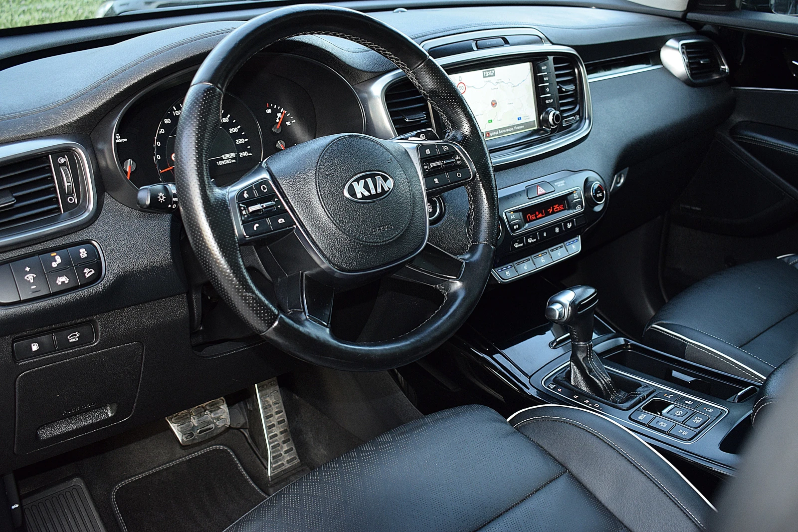 Kia Sorento 2.2ШВЕЙЦАРИЯ-7МЕСТА/ДИСТРОНИК/КОЖА/НАВИ/LANE ASSIS, снимка 7 - Автомобили и джипове - 55791711