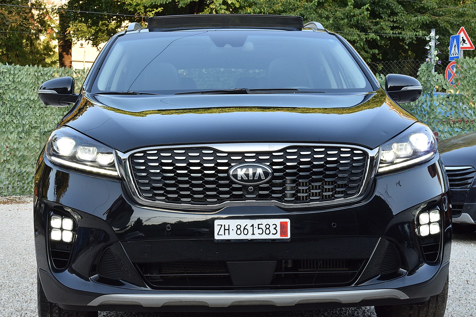 Kia Sorento 2.2ШВЕЙЦАРИЯ-7МЕСТА/ДИСТРОНИК/КОЖА/НАВИ/LANE ASSIS, снимка 2 - Автомобили и джипове - 55791711