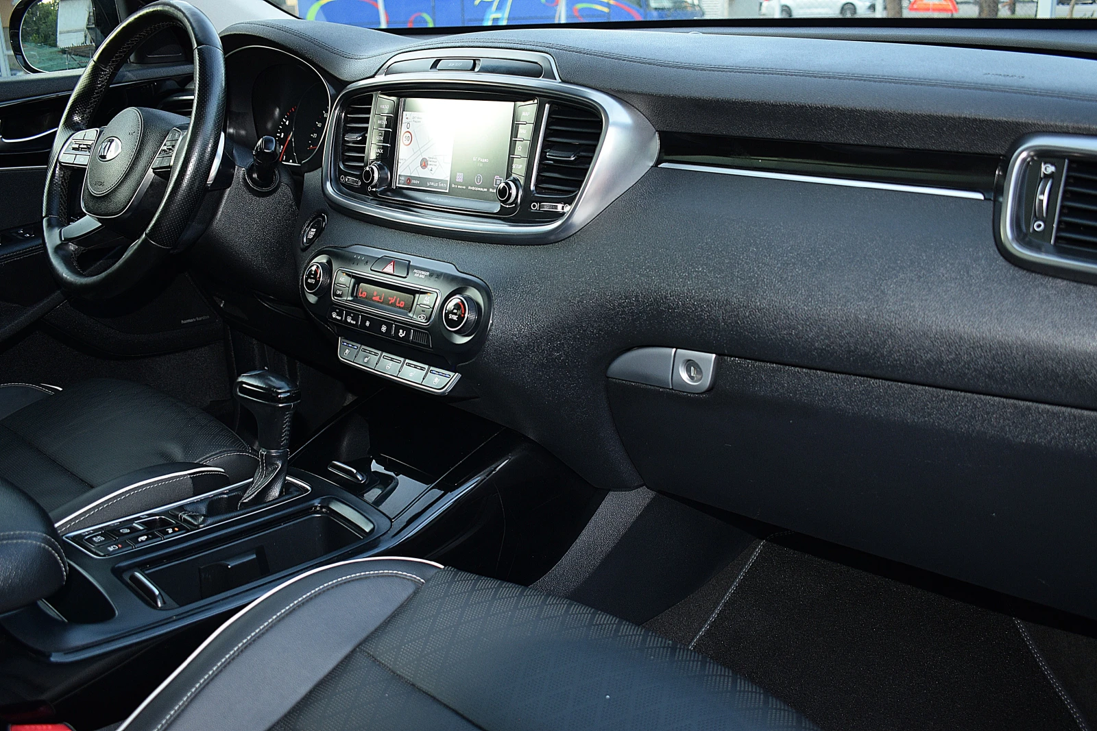 Kia Sorento 2.2ШВЕЙЦАРИЯ-7МЕСТА/ДИСТРОНИК/КОЖА/НАВИ/LANE ASSIS, снимка 15 - Автомобили и джипове - 55791711