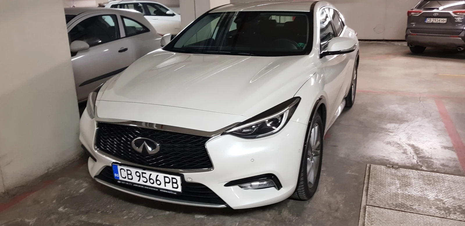 Infiniti Q30 Luxe