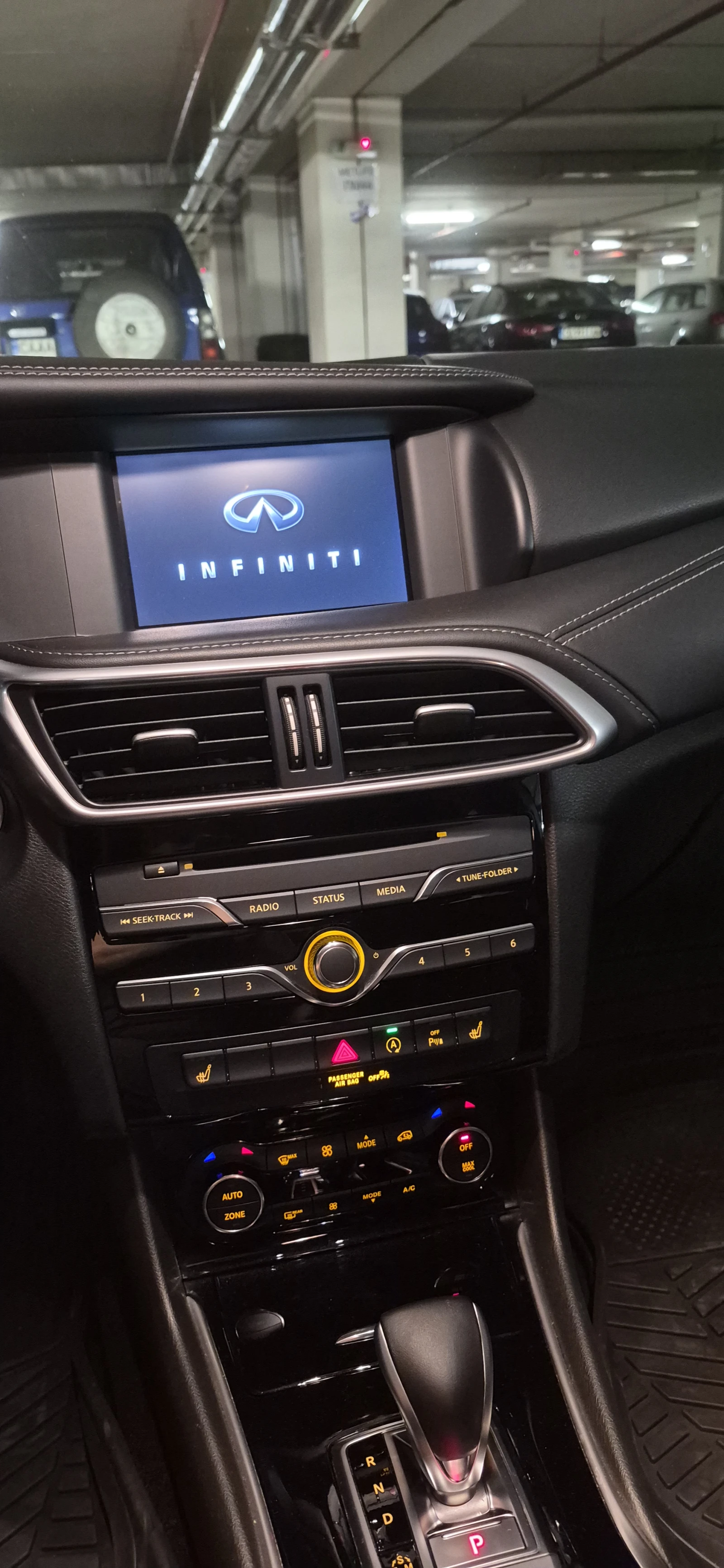 Infiniti Q30 Luxe, снимка 8 - Автомобили и джипове - 56112323