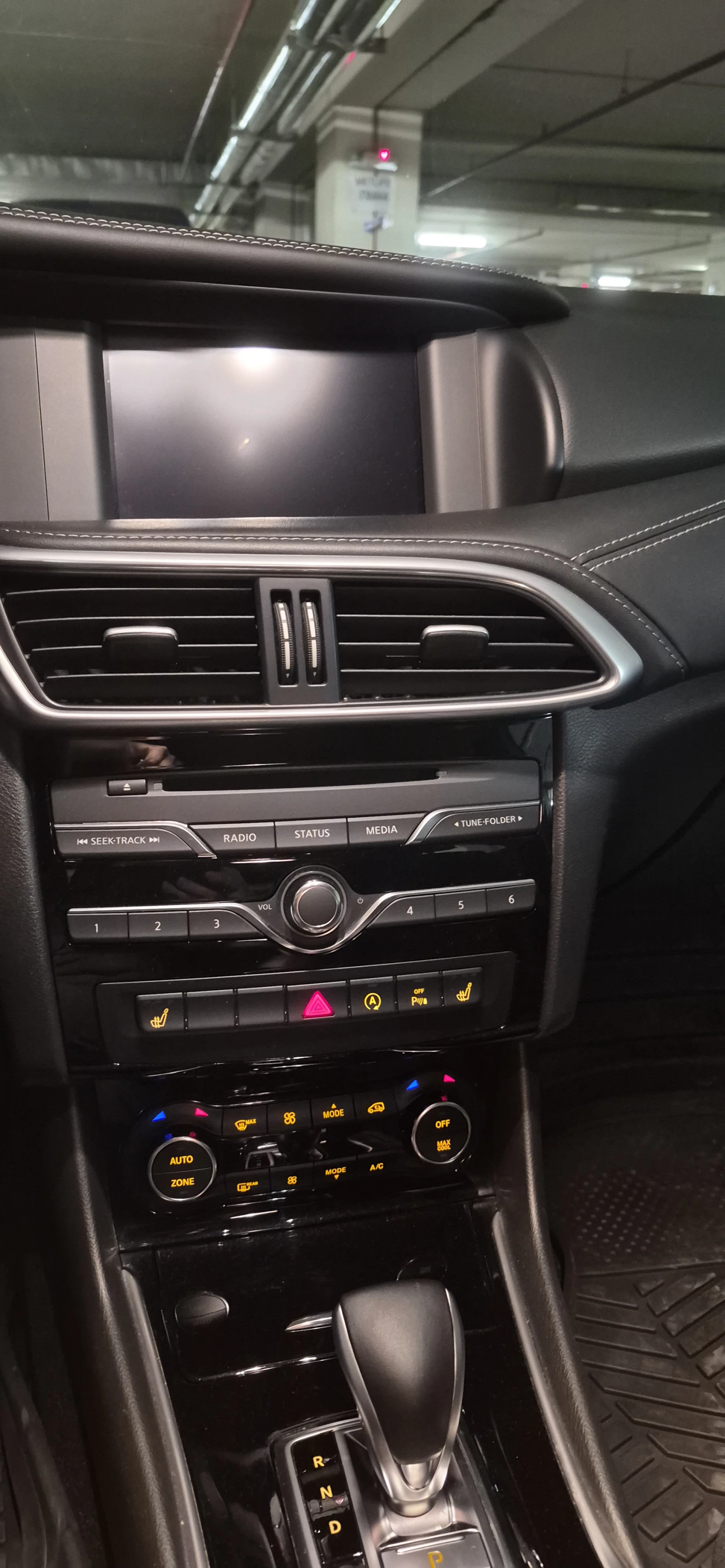Infiniti Q30 Luxe, снимка 9 - Автомобили и джипове - 56112323