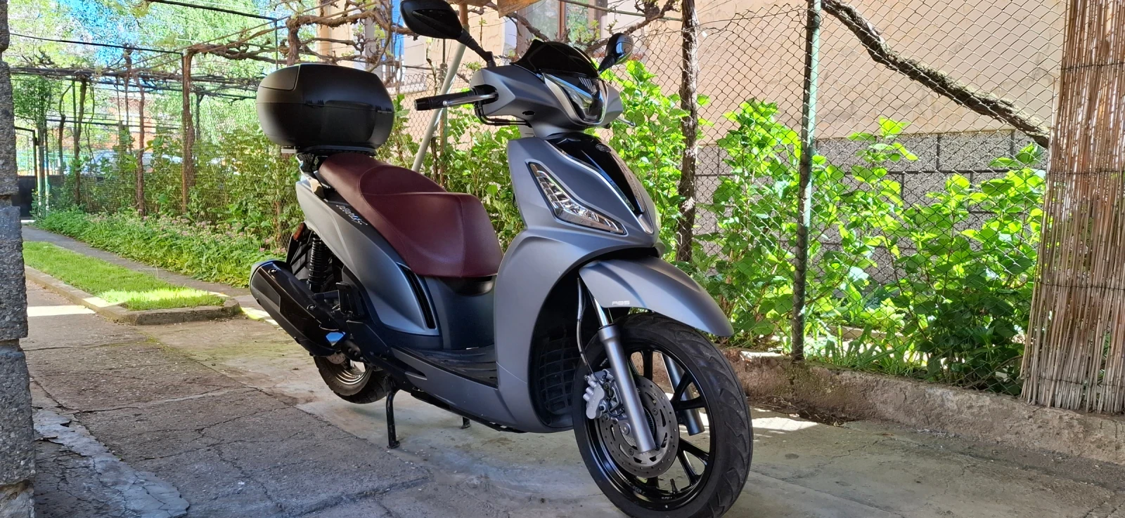 Kymco People 300 GTi