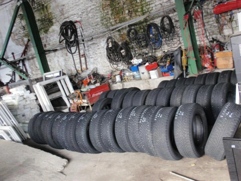 Гуми Всесезонни 235/65R17, снимка 3 - Гуми и джанти - 8897722