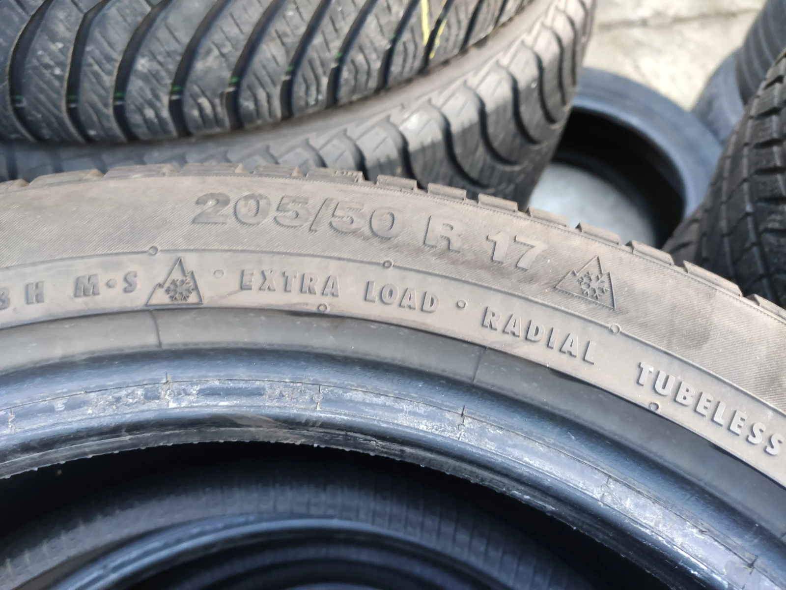 Гуми Зимни 205/50R17, снимка 7 - Гуми и джанти - 53962058