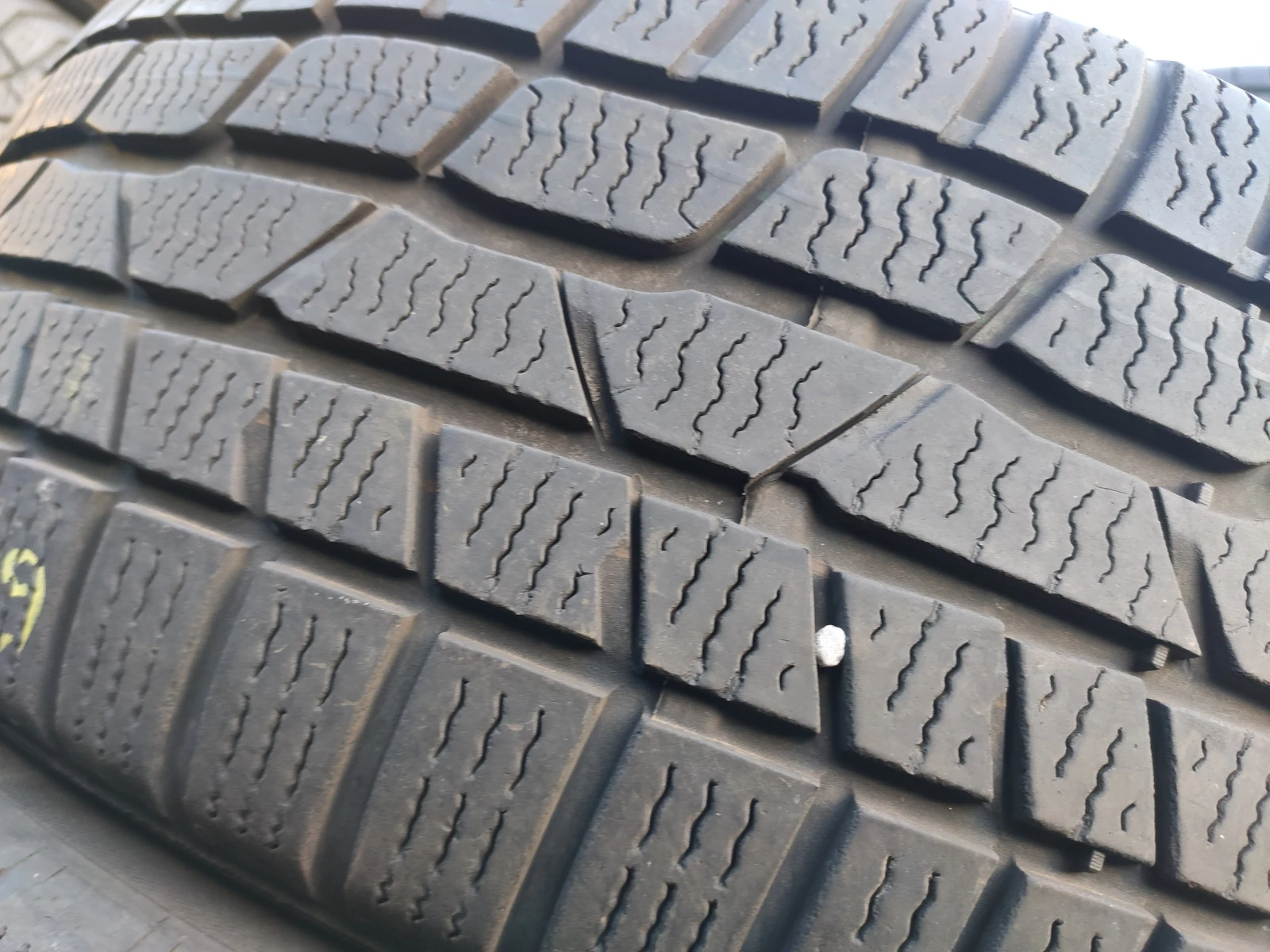 Гуми Зимни 205/50R17, снимка 5 - Гуми и джанти - 53962058