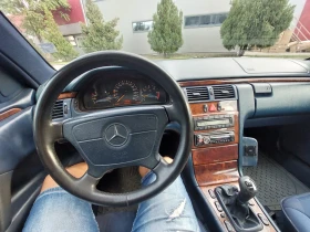 Mercedes-Benz E 250 2.5TD * КЛИМАТРОНИК * ИТАЛИЯ * , снимка 10