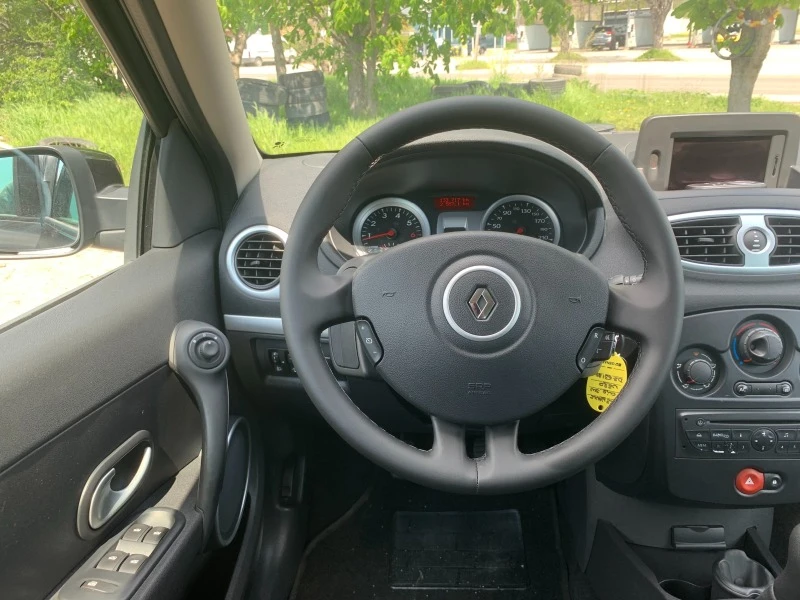 Renault Clio 1.2 i, снимка 11 - Автомобили и джипове - 41457516