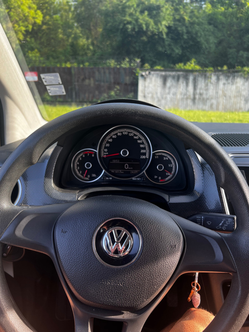 VW Up, снимка 10 - Автомобили и джипове - 46379790