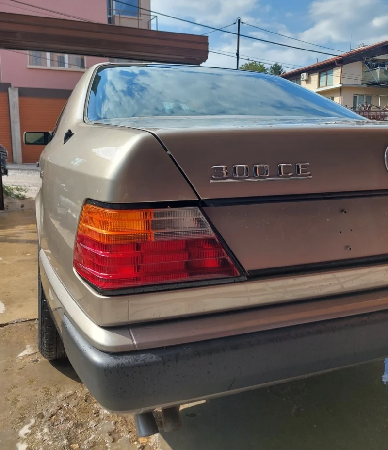 Mercedes-Benz 124 300ce, снимка 8 - Автомобили и джипове - 47924621