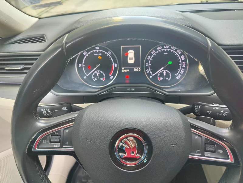 Skoda Superb, снимка 5 - Автомобили и джипове - 52723145