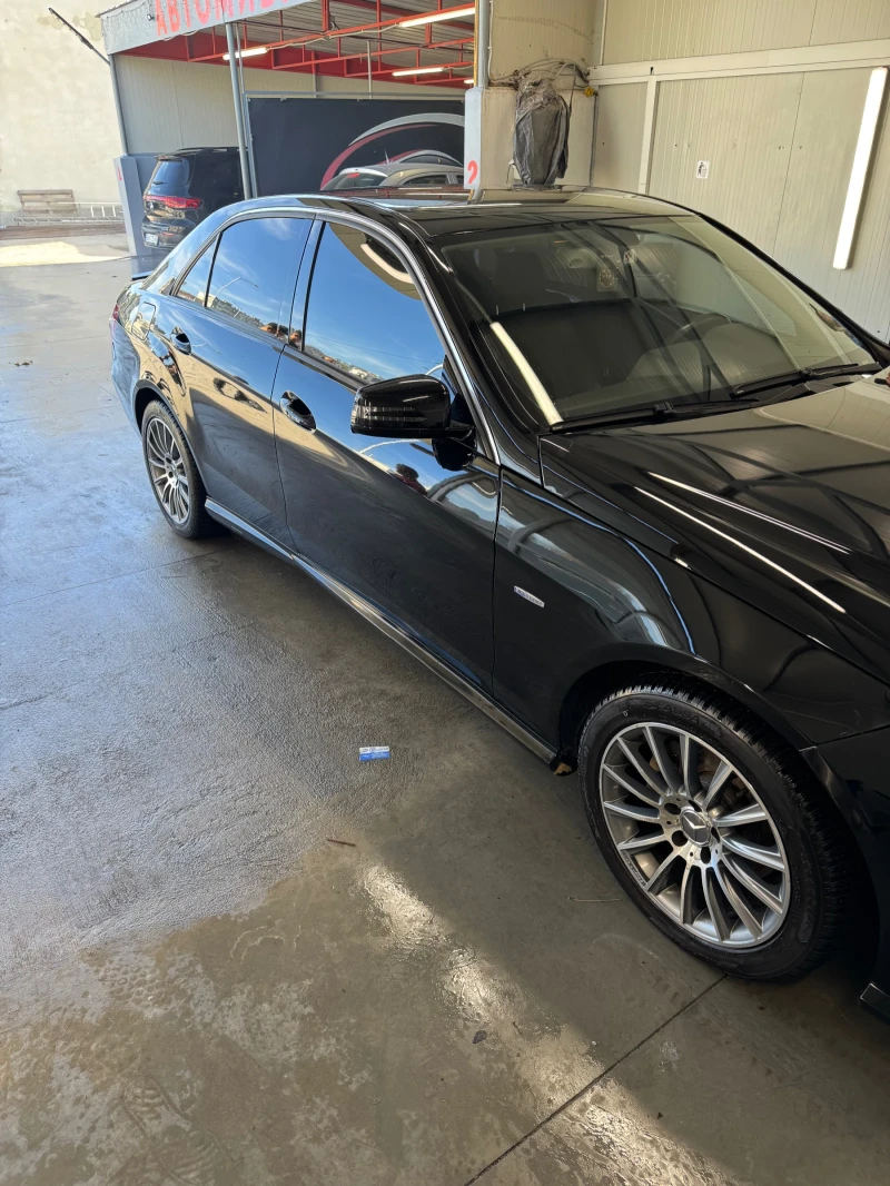 Mercedes-Benz E 220, снимка 2 - Автомобили и джипове - 52776286