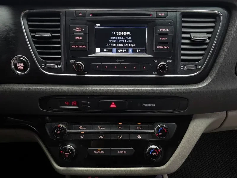 Kia Carnival  9-SEATER LUXURY, снимка 14 - Автомобили и джипове - 55026616