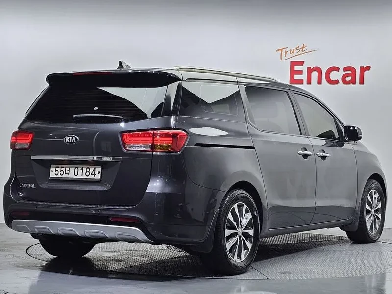 Kia Carnival  9-SEATER LUXURY, снимка 2 - Автомобили и джипове - 55026616