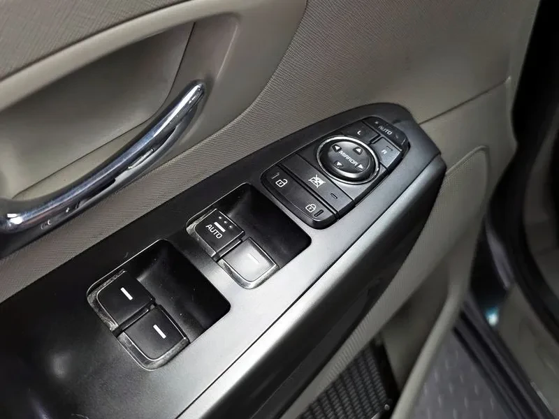 Kia Carnival  9-SEATER LUXURY, снимка 16 - Автомобили и джипове - 55026616