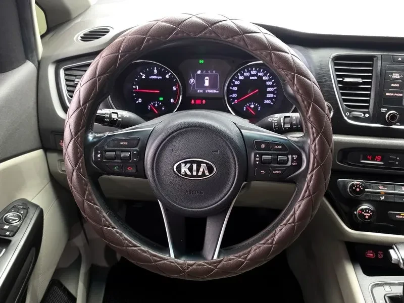 Kia Carnival  9-SEATER LUXURY, снимка 13 - Автомобили и джипове - 55026616