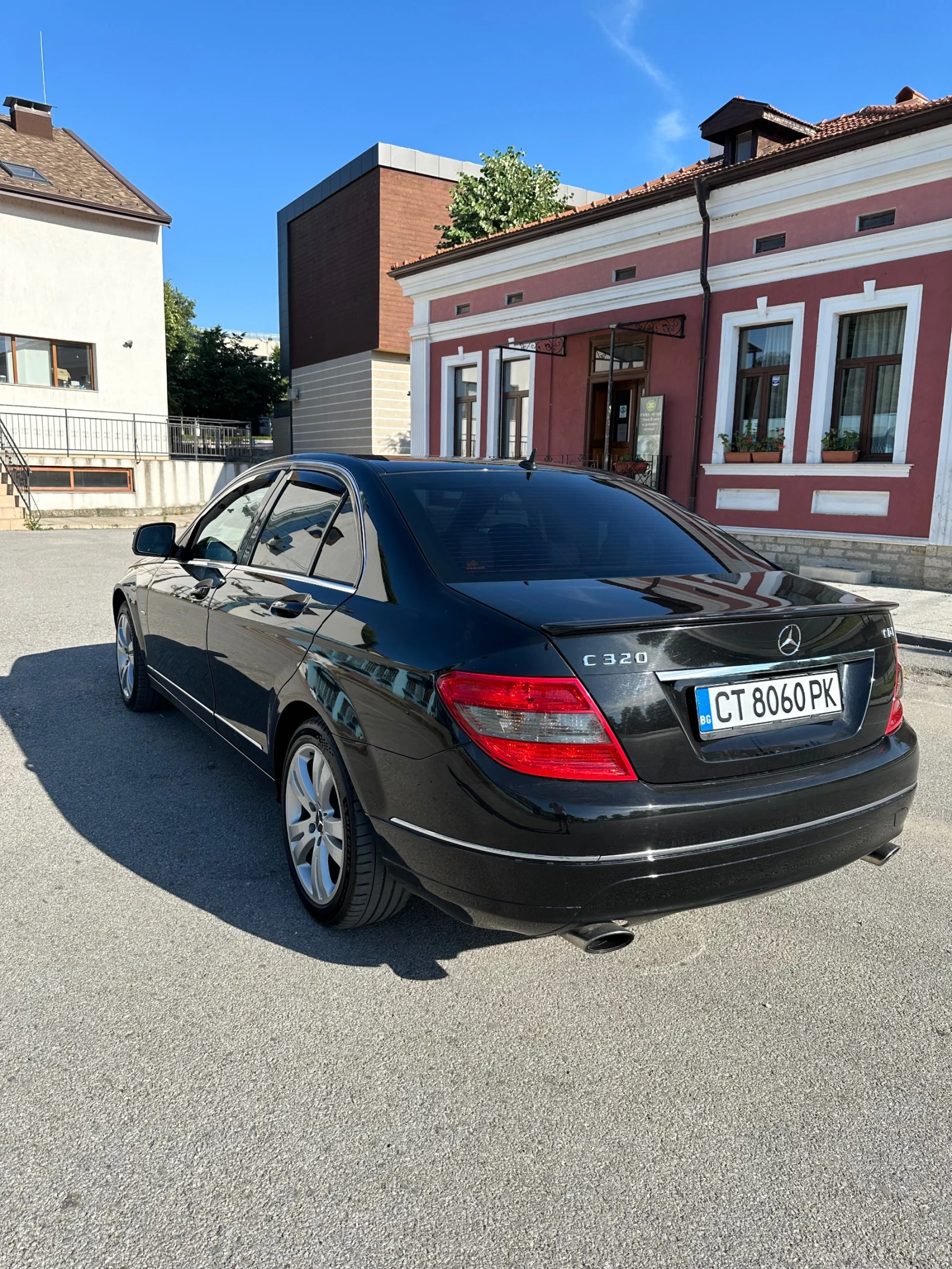 Mercedes-Benz C 320  - изображение 3