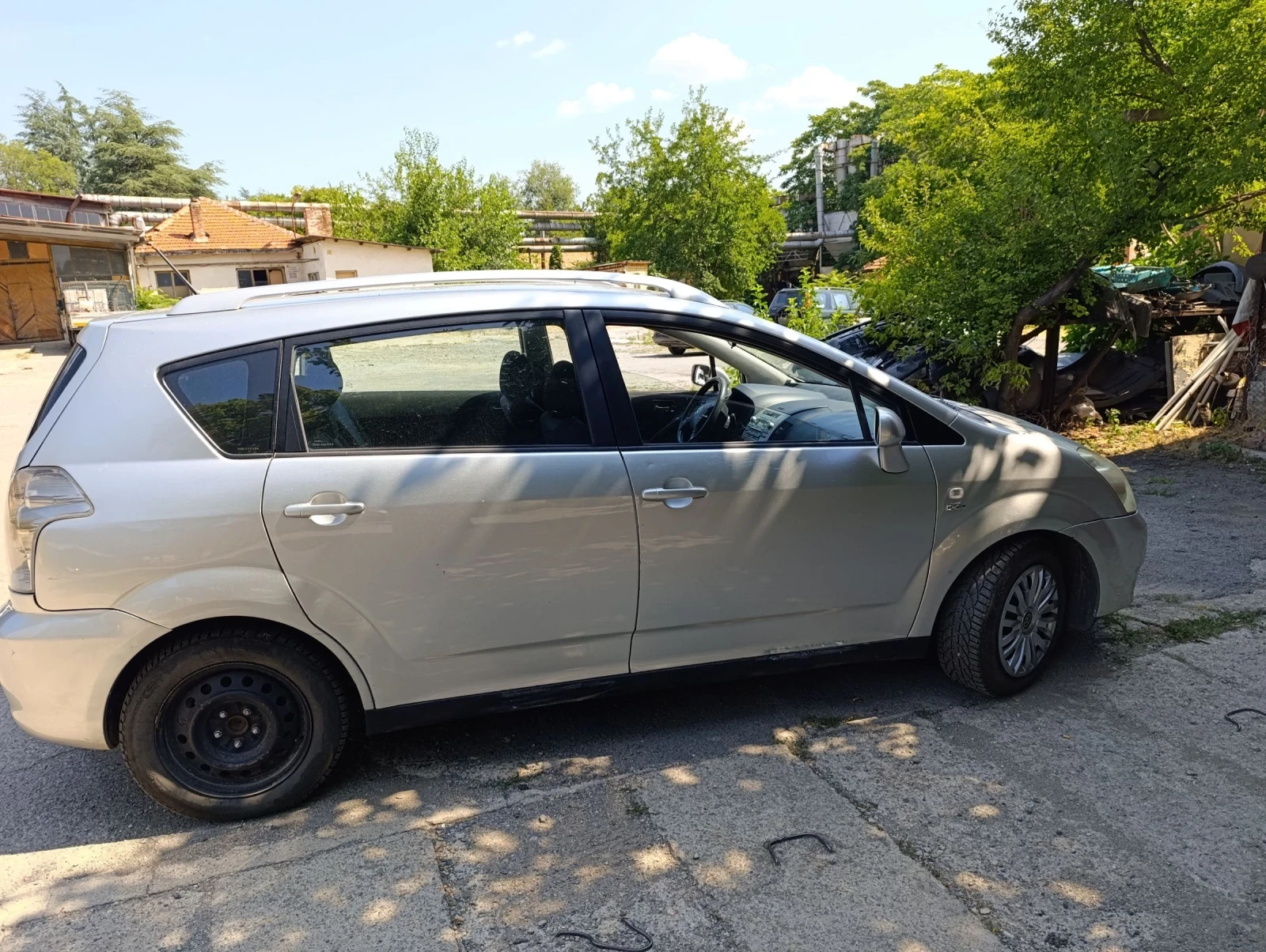 Toyota Corolla verso 2.2 - изображение 2