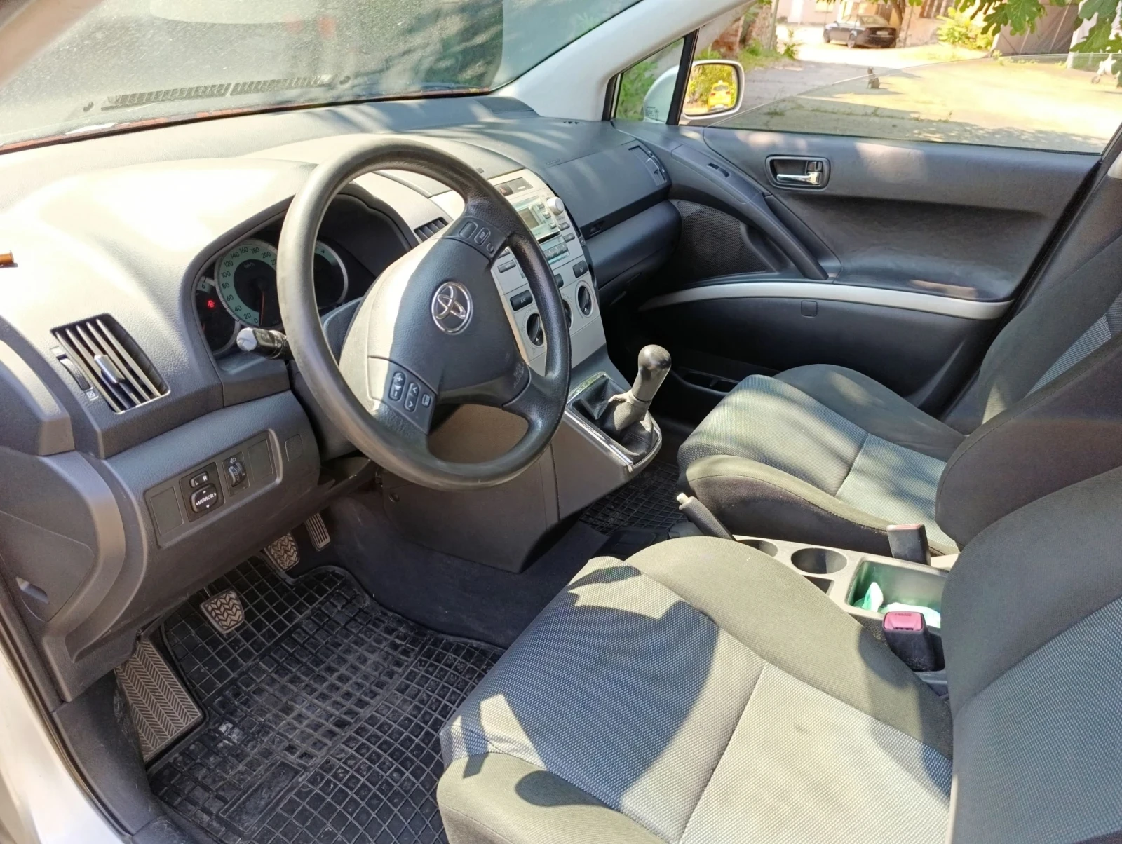 Toyota Corolla verso 2.2 - изображение 7