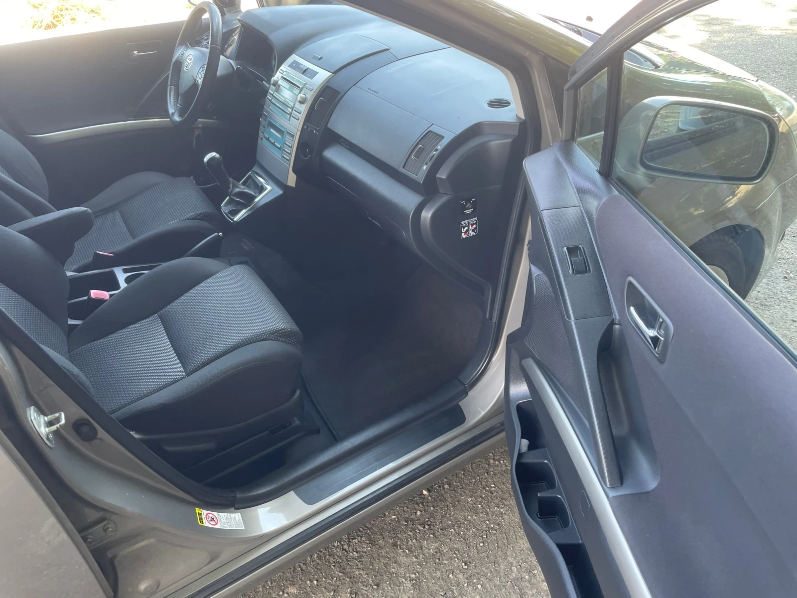 Toyota Corolla verso 2.2D4D 136hp Facelift - изображение 10