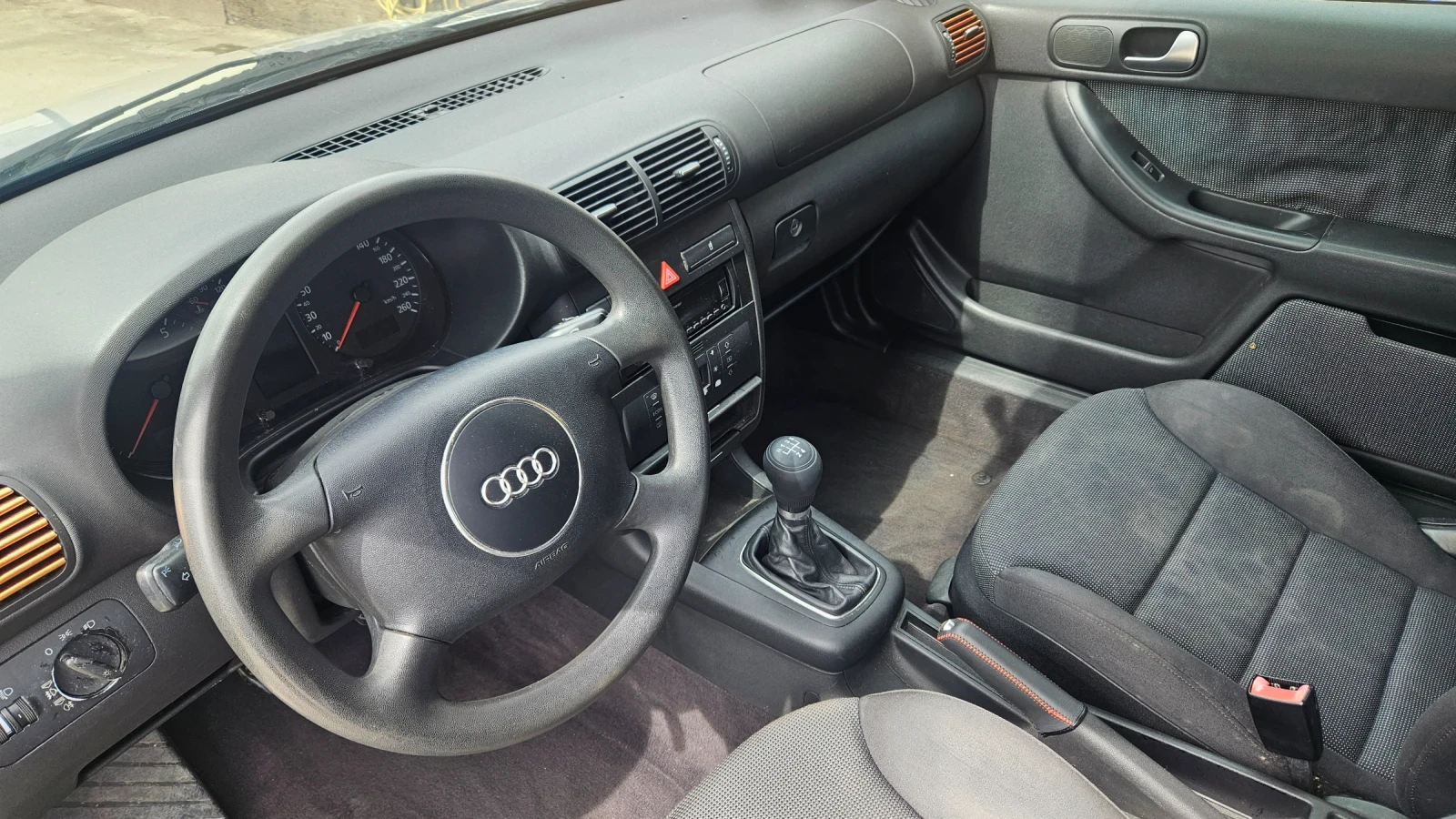 Audi A3 1.6i клима - изображение 10