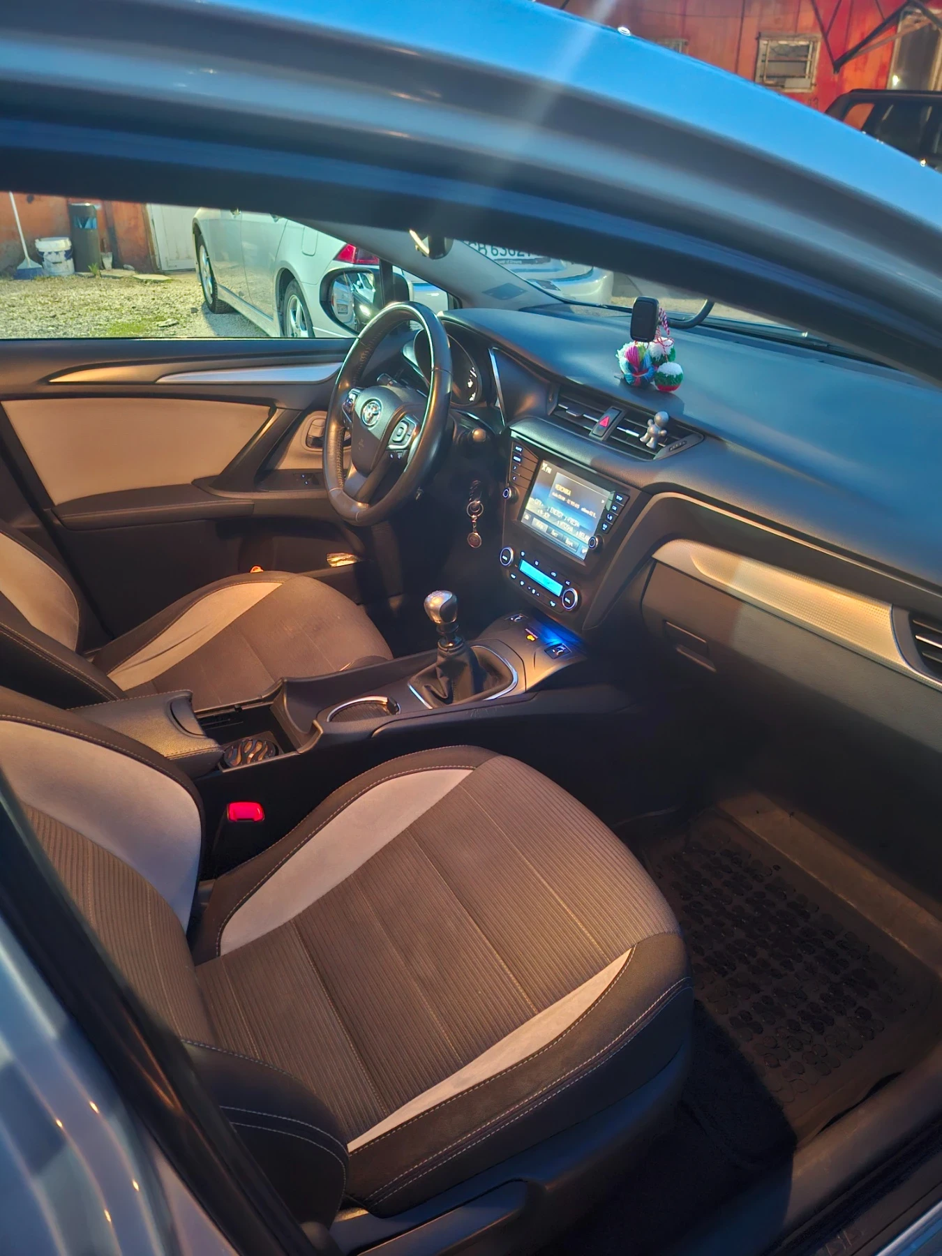 Toyota Avensis, снимка 7 - Автомобили и джипове - 53866263