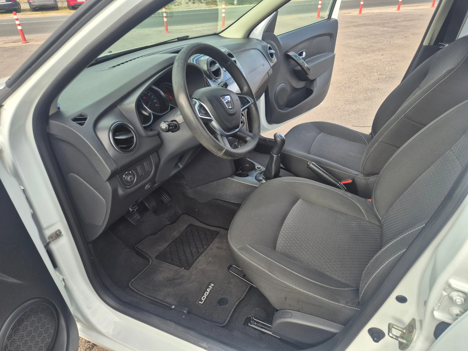 Dacia Logan 1.5 DCI, снимка 13 - Автомобили и джипове - 53976870