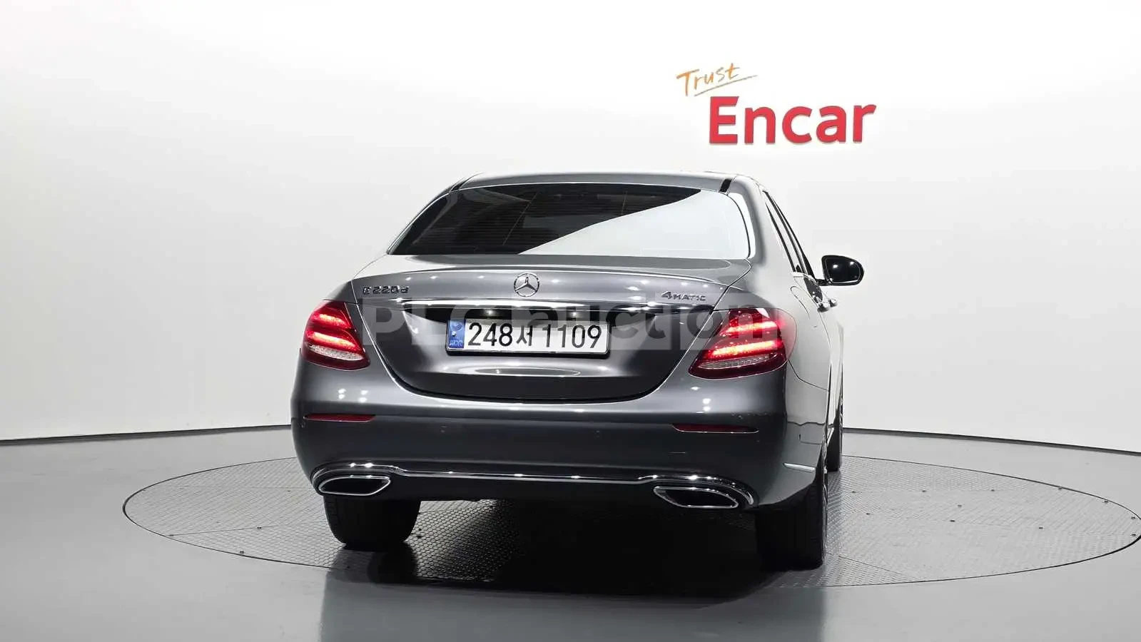 Mercedes-Benz E 220 BURMESTER * PANO * ПОДГРЕВИ * ФИКСИРАНА ЦЕНА ДО БГ, снимка 4 - Автомобили и джипове - 55033164
