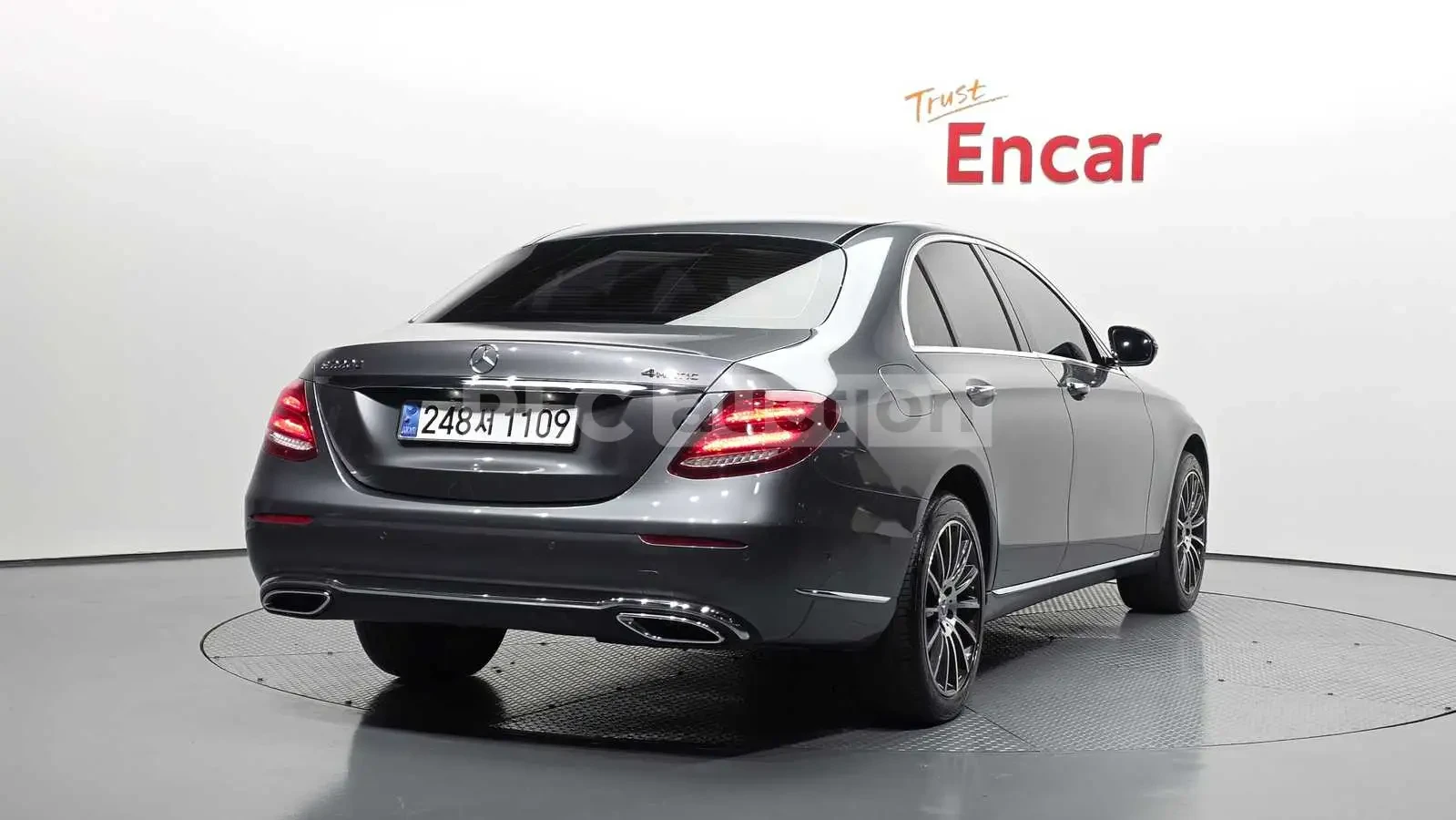 Mercedes-Benz E 220 BURMESTER * PANO * ПОДГРЕВИ * ФИКСИРАНА ЦЕНА ДО БГ, снимка 2 - Автомобили и джипове - 55033164