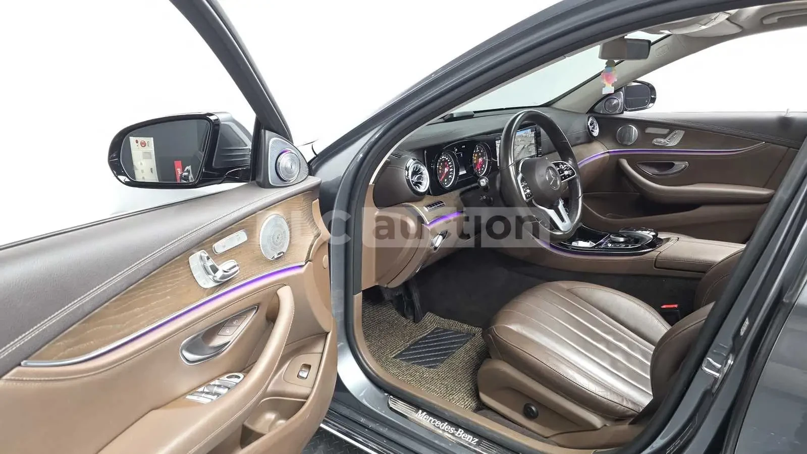 Mercedes-Benz E 220 BURMESTER * PANO * ПОДГРЕВИ * ФИКСИРАНА ЦЕНА ДО БГ, снимка 10 - Автомобили и джипове - 55033164
