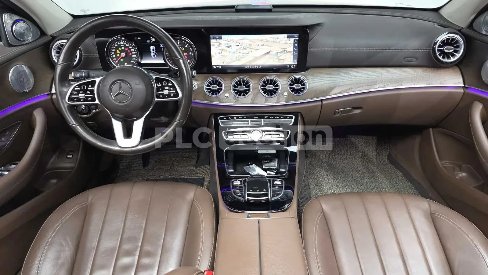 Mercedes-Benz E 220 BURMESTER * PANO * ПОДГРЕВИ * ФИКСИРАНА ЦЕНА ДО БГ, снимка 7 - Автомобили и джипове - 55033164