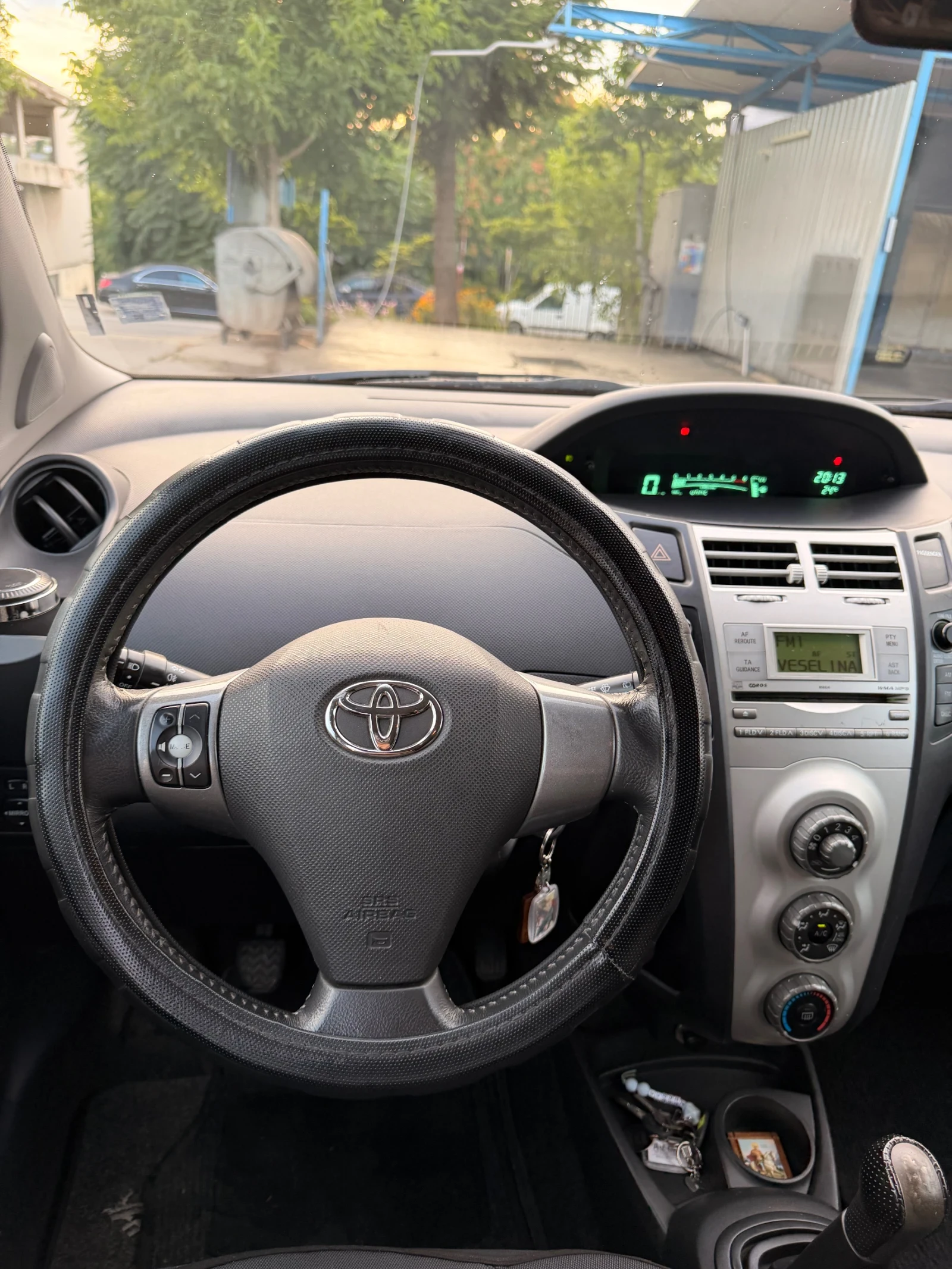 Toyota Yaris 1.4 D4D, снимка 14 - Автомобили и джипове - 55303963