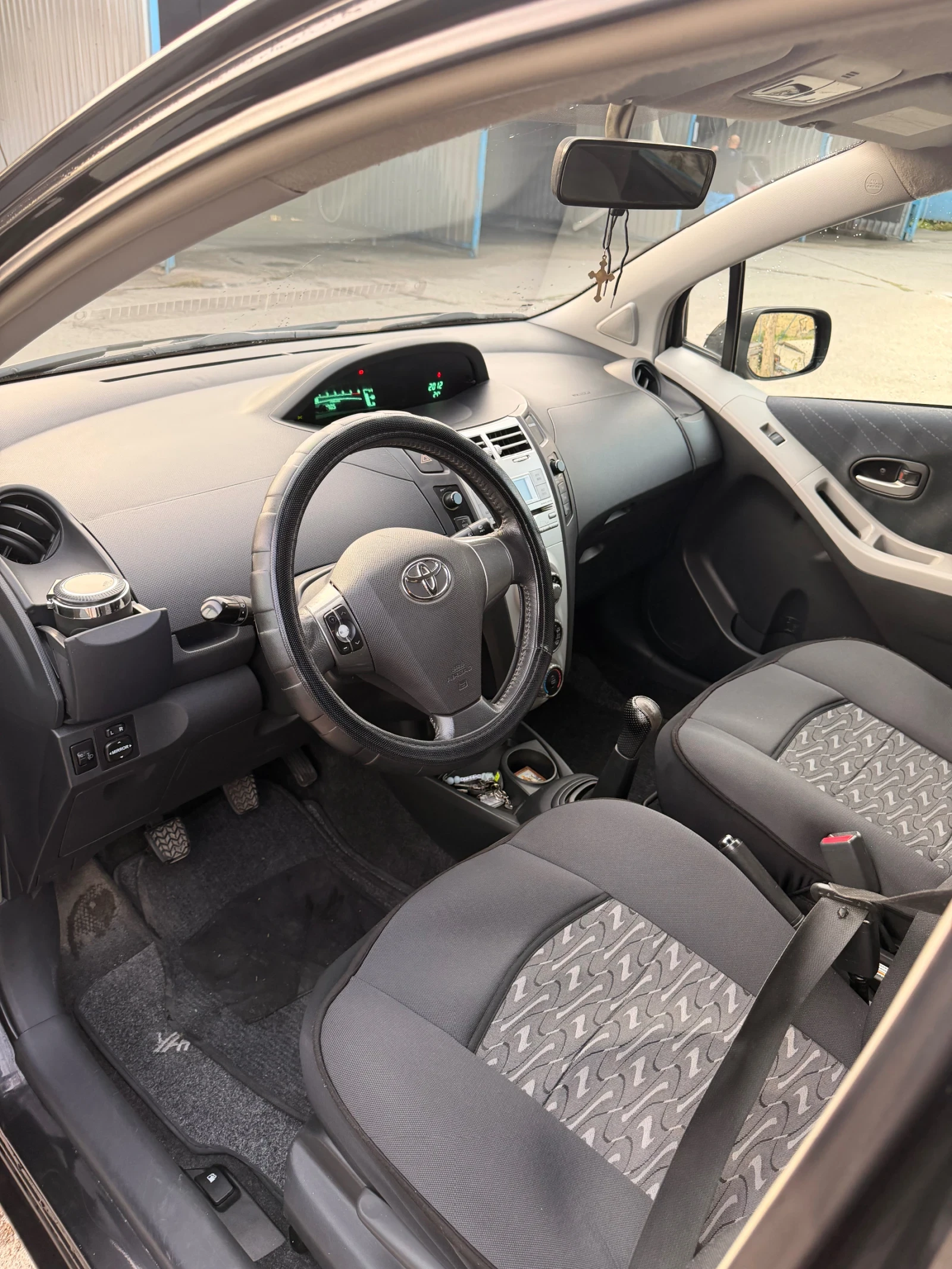 Toyota Yaris 1.4 D4D, снимка 15 - Автомобили и джипове - 55303963