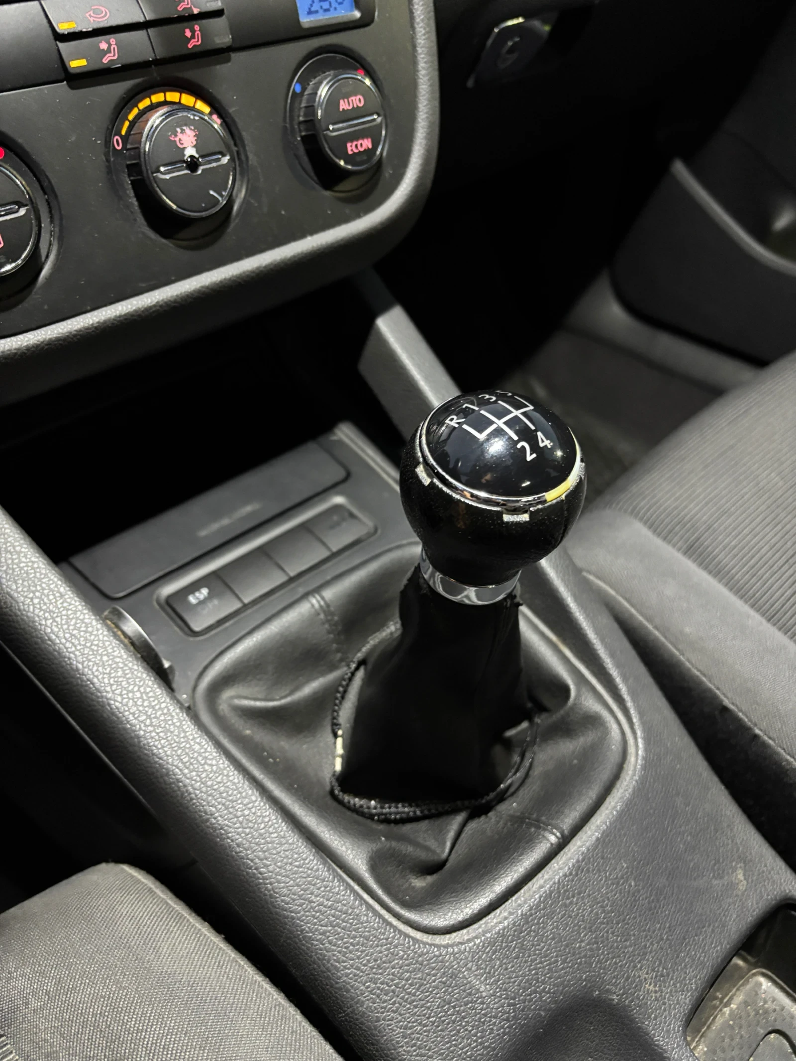 VW Golf 1.9 TDI, снимка 10 - Автомобили и джипове - 55671612