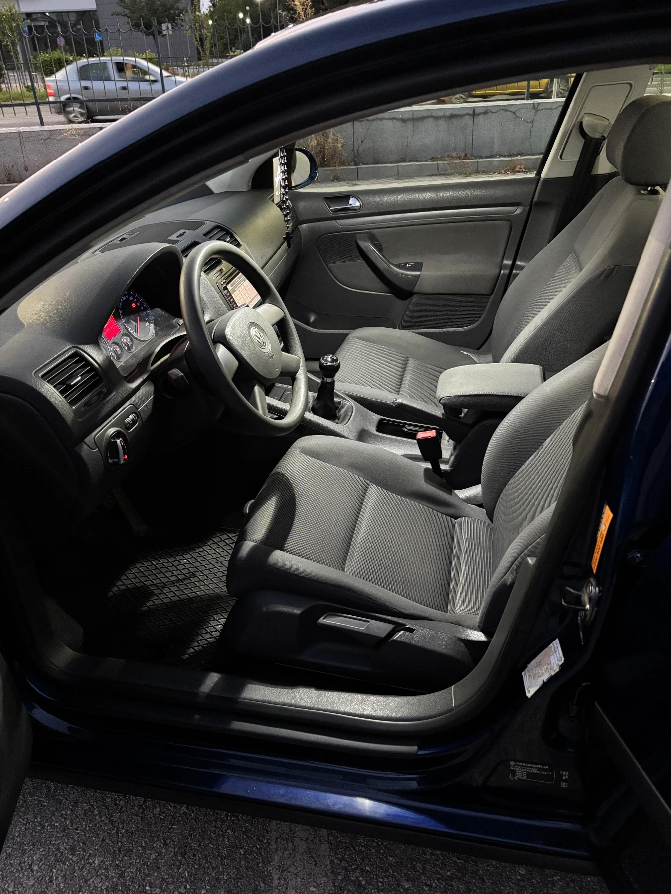 VW Golf 1.9 TDI, снимка 6 - Автомобили и джипове - 55671612