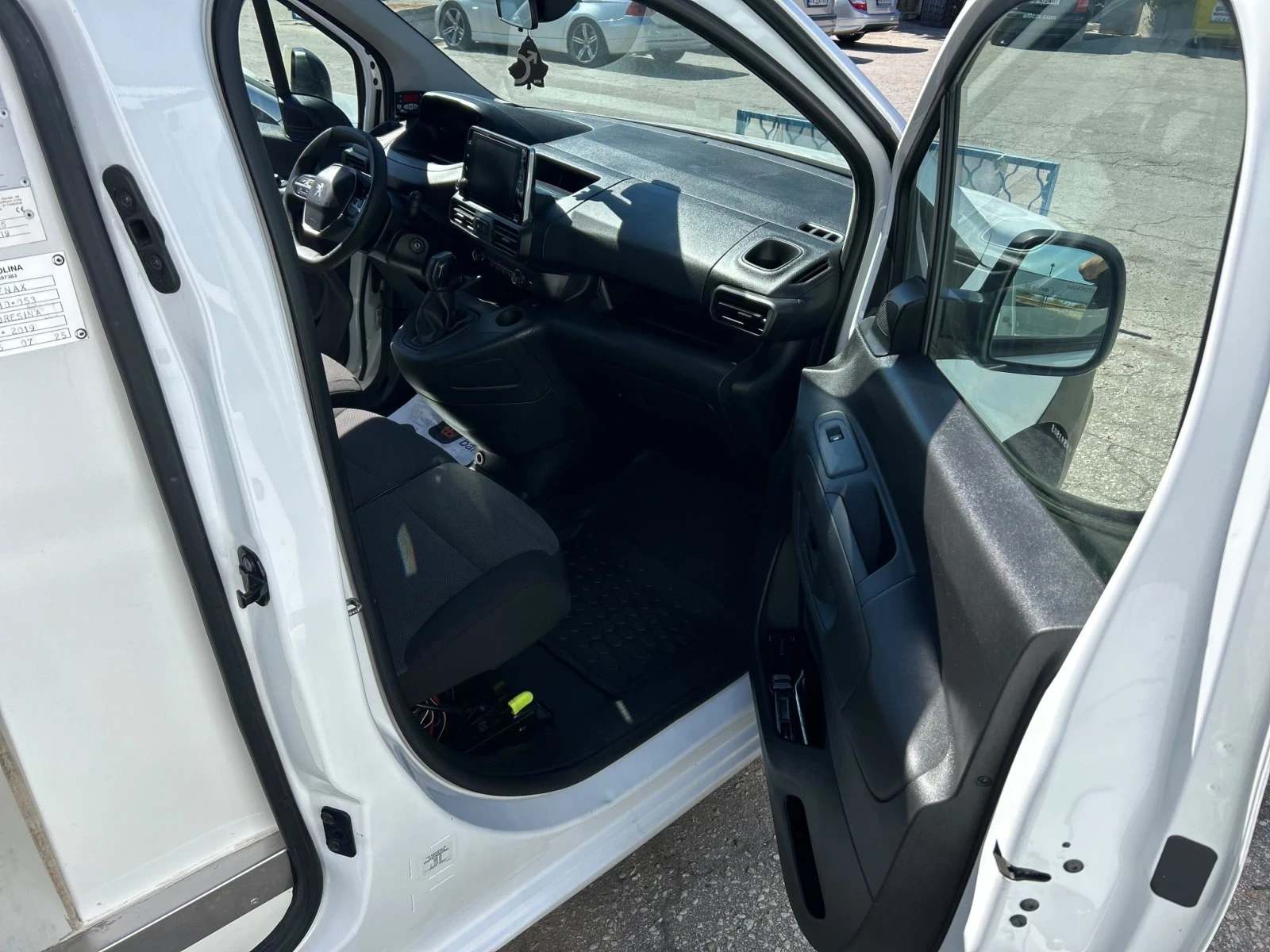 Peugeot Partner Хладилен ЕВРО6Б ОБСЛУЖЕН, снимка 16 - Автомобили и джипове - 55981273